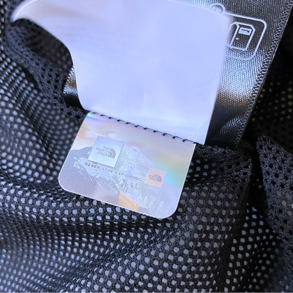 The North Face Women’s Plus City Breeze Black Jacket - Picture 8 of 8